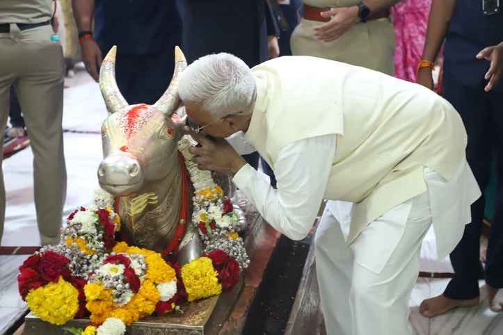 बाबा महाकाल के दर्शन करने पहुंचे राज्यपाल पटेल, इस अभिनेता ने भी कहा ऐसे अद्भुत दर्शन कभी नहीं 