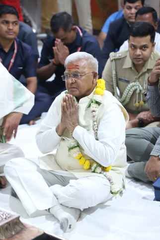 बाबा महाकाल के दर्शन करने पहुंचे राज्यपाल पटेल, इस अभिनेता ने भी कहा ऐसे अद्भुत दर्शन कभी नहीं 