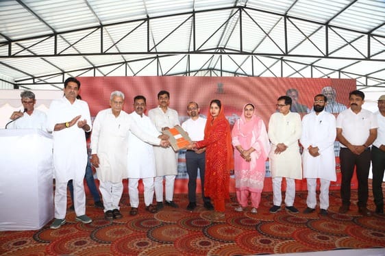 हनुमानगढ़ में आयोजित मुख्यमंत्री रोजगार उत्सव एवं युवा सम्मेलन कार्यक्रम हनुमानगढ़ में आयोजित मुख्यमंत्री रोजगार उत्सव एवं युवा सम्मेलन कार्यक्रम