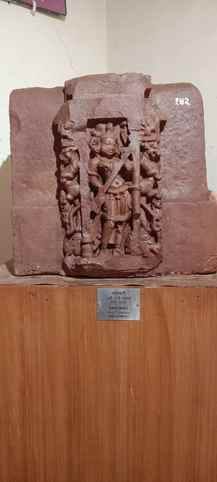 संग्रहालय में रखी प्रतिमाएं