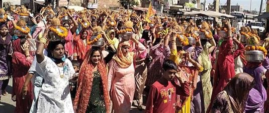 30सीटीके01-नवरात्र पर सजाया गया कलानौर स्थित प्राचीन श्रीदेवी मंदिर। संवाद 30सीटीके01-नवरात्र पर सजाया गया कलानौर स्थित प्राचीन श्रीदेवी मंदिर। संवाद