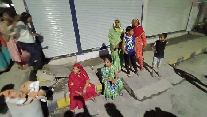 अब रोड पर खुल रही वाइन शॉप को लेकर स्थानीय लोगों ने जताया विरोध