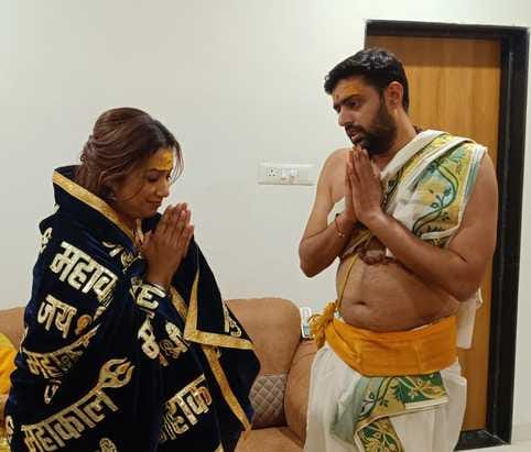 बाबा महाकाल के दर्शन के बाद प्रसिद्ध गायिका श्रेया घोषाल ने कहा - भस्म आरती का हर पल जैसे जीवन 