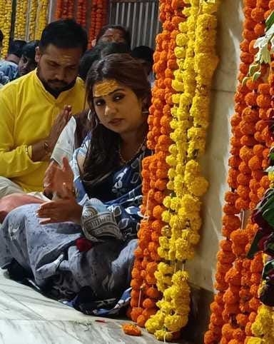 बाबा महाकाल के दर्शन के बाद प्रसिद्ध गायिका श्रेया घोषाल ने कहा - भस्म आरती का हर पल जैसे जीवन 