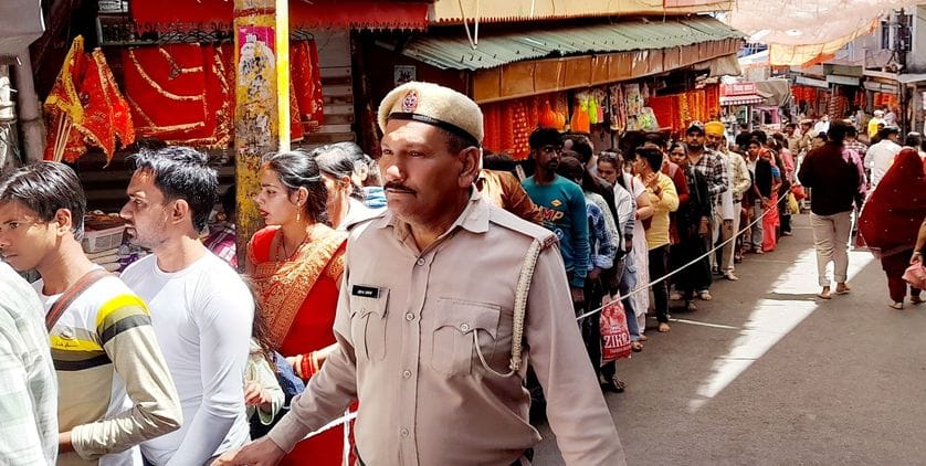 चिंतपूर्णी मंदिर में माथा टेकने के लिए उमडे़ श्रद्धालु।संवाद चिंतपूर्णी मंदिर में माथा टेकने के लिए उमडे़ श्रद्धालु।संवाद