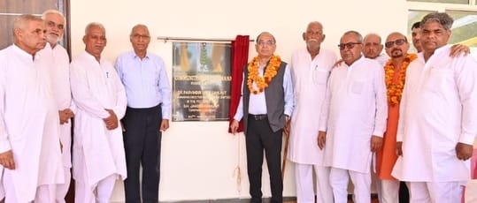 फोटो 13: सोनीपत के गांव फरमाणा में निर्मित सामुदायिक केंद्र का उद्घाटन करते इंडियन पोटाश लिमिटे