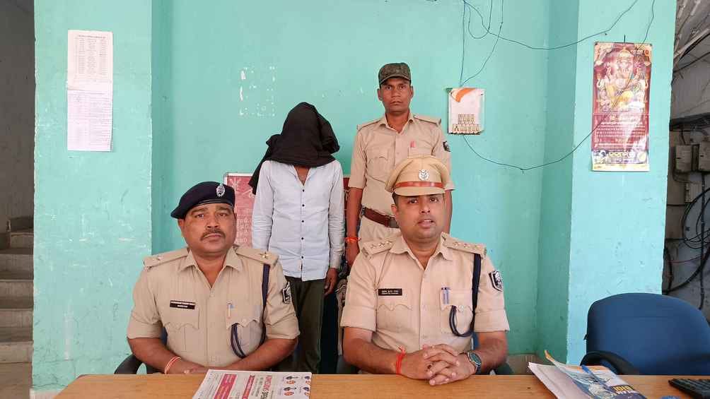 गिरफ्तार कुख्यात नक्सली राजेश यादव उर्फ बिहड़ यादव गिरफ्तार कुख्यात नक्सली राजेश यादव उर्फ बिहड़ यादव
