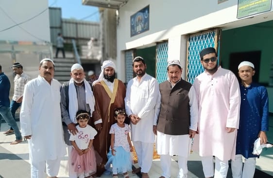 फोटो 23- सोनीपत के ईदगाह कॉलोनी स्थित मस्जिद में ईद-उल-फितर पर्व पर नमाज अदा करते मुस्लिम समुदा फोटो 23- सोनीपत के ईदगाह कॉलोनी स्थित मस्जिद में ईद-उल-फितर पर्व पर नमाज अदा करते मुस्लिम समुदा