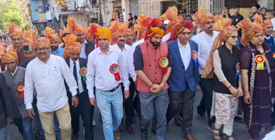 जोगिंद्रनगर में पांच दिवसीय लघु शिवरात्रि देवता मेले के शुभारंभ पर निकली जलेब में वाद्ययंत्र बज जोगिंद्रनगर में पांच दिवसीय लघु शिवरात्रि देवता मेले के शुभारंभ पर निकली जलेब में वाद्ययंत्र बज