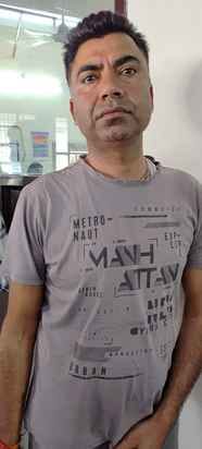सामक के चावल दुकानदार को वापिस देने पहुंचे इंद्रपुरी के सचिन राणा। संवाद सामक के चावल दुकानदार को वापिस देने पहुंचे इंद्रपुरी के सचिन राणा। संवाद