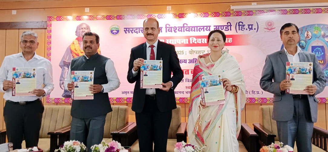 सरदार पटेल विश्वविद्यालय मंडी के तीसरे स्थापना दिवस समारोह पर आयोजित कार्यक्रम में मौजूद विद्या सरदार पटेल विश्वविद्यालय मंडी के तीसरे स्थापना दिवस समारोह पर आयोजित कार्यक्रम में मौजूद विद्या