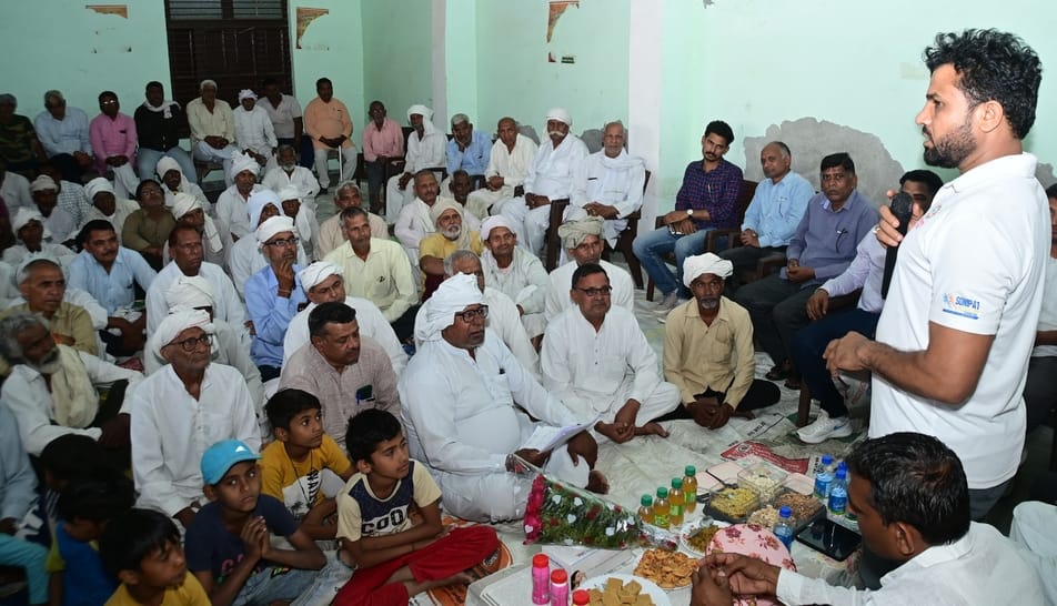 फोटो 21- सोनीपत के गन्नौर में गांवाें के दौरे के दौरान जनसंवाद कार्यक्रम में ग्रामीणों को संबोध फोटो 21- सोनीपत के गन्नौर में गांवाें के दौरे के दौरान जनसंवाद कार्यक्रम में ग्रामीणों को संबोध