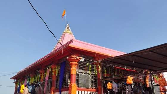 जानिए काल भैरव को क्यों लगाया जाता है शराब का भोग....? मंदिर को लेकर क्या है हैरान करने वाला रह