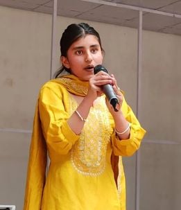 नलवाड़ मेला करसोग में होने वाली सांस्कृतिक कार्यक्रम के लिए ऑडिशन देते कलाकार। स्रोत विभाग नलवाड़ मेला करसोग में होने वाली सांस्कृतिक कार्यक्रम के लिए ऑडिशन देते कलाकार। स्रोत विभाग