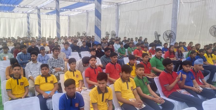 ट्रिपल आईटी ऊना में कार्यक्रम का शुभारंभ करते अतिथि। -संवाद