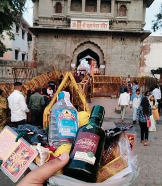अगर कालभैरव को लगाना चाहते हैं मदिरा का भोग तो श्रद्धालुओ को अब यह करना होगा