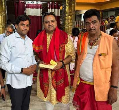 भांग से हुआ श्रृंगार फिर भस्म रमाकर बाबा महाकाल ने दिए भक्तों को दर्शन, दिल्ली से आए।श्रद्धालु भांग से हुआ श्रृंगार फिर भस्म रमाकर बाबा महाकाल ने दिए भक्तों को दर्शन, दिल्ली से आए।श्रद्धालु