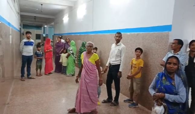 जिला अस्पताल में हाई वोल्टेज हंगामा, महिला ने महिला गार्ड को पीटा।