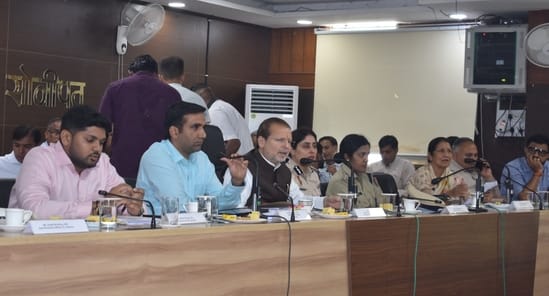 फोटो 06. सोनीपत लघु सचिवालय में विकास कार्यों को लेकर अधिकारियों के साथ समीक्षा बैठक करते सहकार फोटो 06. सोनीपत लघु सचिवालय में विकास कार्यों को लेकर अधिकारियों के साथ समीक्षा बैठक करते सहकार