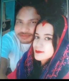 फोटो :18: सोनीपत के गांव भैंसवान खुर्द में महिला की हत्या किए जाने के बाद घर के बाहर एकत्रित पड़