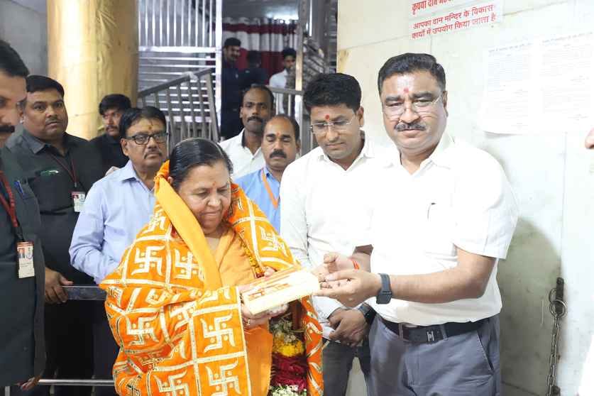 पूर्व मुख्यमंत्री उमा भारती ने गर्भग्रह से किए बाबा महाकाल के दर्शन