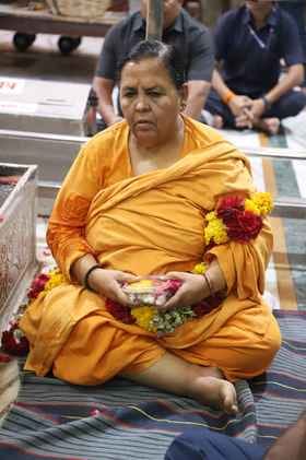 पूर्व मुख्यमंत्री उमा भारती ने गर्भग्रह से किए बाबा महाकाल के दर्शन