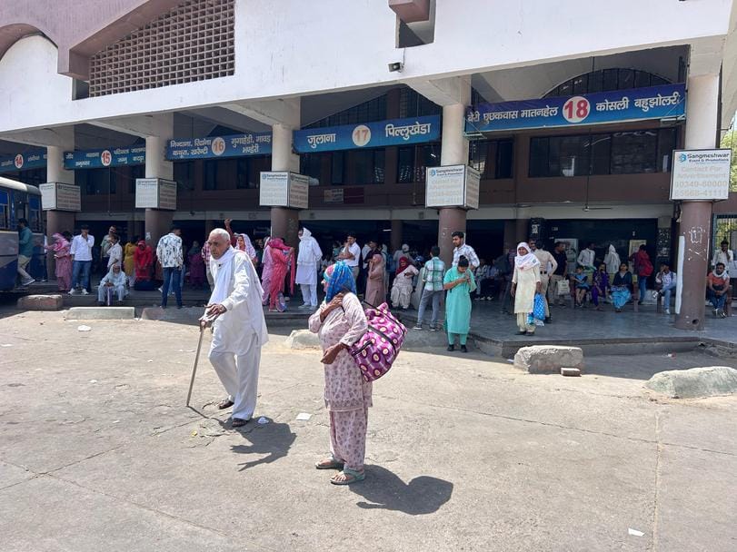 04सीटीके19 सुरेंद्र शर्मा, यात्री। 04सीटीके19 सुरेंद्र शर्मा, यात्री।