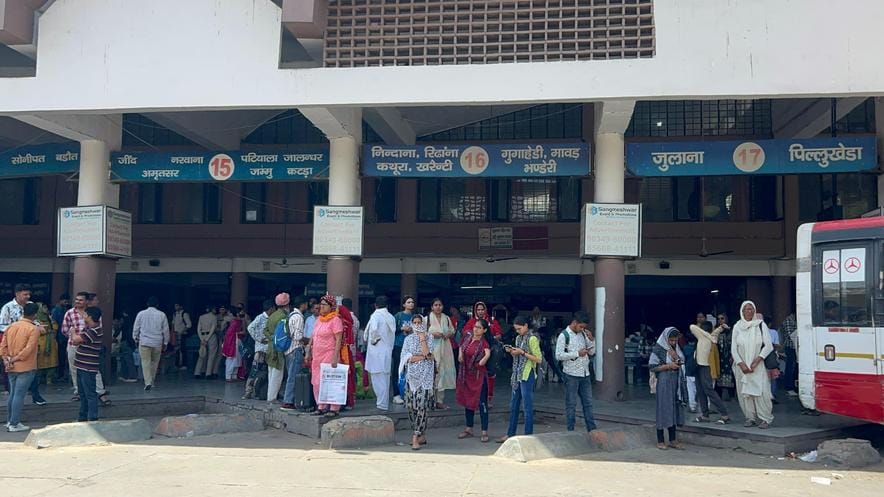 04सीटीके19 सुरेंद्र शर्मा, यात्री। 04सीटीके19 सुरेंद्र शर्मा, यात्री।