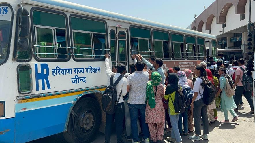 04सीटीके19 सुरेंद्र शर्मा, यात्री। 04सीटीके19 सुरेंद्र शर्मा, यात्री।