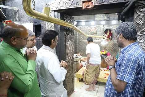 भस्म आरती के पहले कुछ इस तरह किया गया पंचामृत अभिषेक