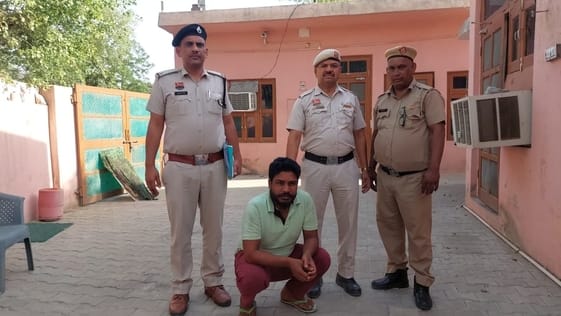 फोटो :27: सोनीपत के गोहाना पुलिस की तरफ से पत्नी की हत्या के आरोप में गिरफ्तार किया आरोपी पुलिस