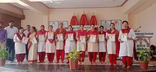 शामली के सरस्वती शिशु विद्या मंदिर जूनियर हाईस्कूल में पुरस्कृत मेधावी बच्चे। स्रोत स्कूल शामली के सरस्वती शिशु विद्या मंदिर जूनियर हाईस्कूल में पुरस्कृत मेधावी बच्चे। स्रोत स्कूल