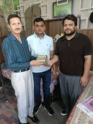 पैलेस में पर्स चुराकर ले जाते हुए गिरोह का सदस्य बच्चा हुआ था सीसीटीवी फुटेज में कैद: सोशल मीडि पैलेस में पर्स चुराकर ले जाते हुए गिरोह का सदस्य बच्चा हुआ था सीसीटीवी फुटेज में कैद: सोशल मीडि