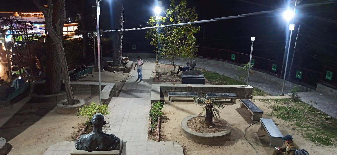 धर्मशाला की गांधी वाटिका में जगी लाइट्स हो रही रोशनी। संवाद धर्मशाला की गांधी वाटिका में जगी लाइट्स हो रही रोशनी। संवाद