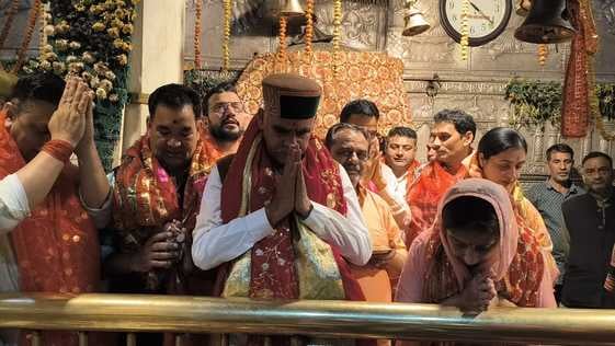 धर्मशाला के पास माता कुनाल पत्थरी मंदिर में नवमी पर उमड़ी श्रद्धालुओं की भीड़। संवाद