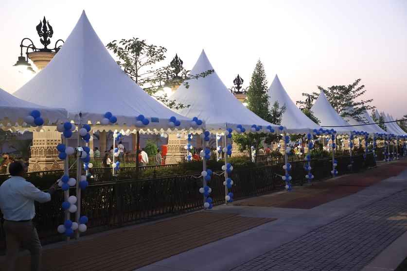 भस्म आरती में त्रिनेत्र और चंद्रमा से सजे बाबा महाकाल, किसी ने ई कार्ट तो किसी ने नगद राशि का द