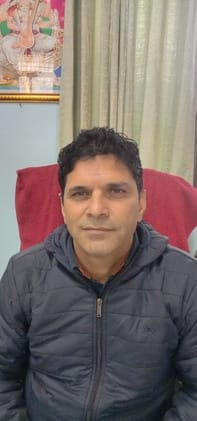 शमशेर स्कूल नाहन में दाखिला प्रक्रिया पूरी करवाते शिक्षक। संवाद शमशेर स्कूल नाहन में दाखिला प्रक्रिया पूरी करवाते शिक्षक। संवाद