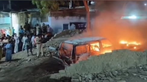 जलती कार का लाईव वीडियो