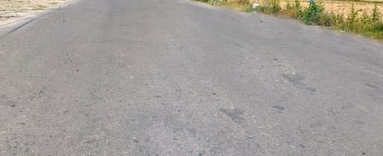 फोटो 24- सोनीपत के गन्नौर में पुगथला-खुबडू रोड पर बिछाई गई डामरी की परत। संवाद