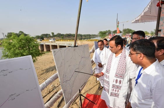 हनुमानगढ़ में नहर का निरीक्षण करते मुख्यमंत्री भजनलाल शर्मा