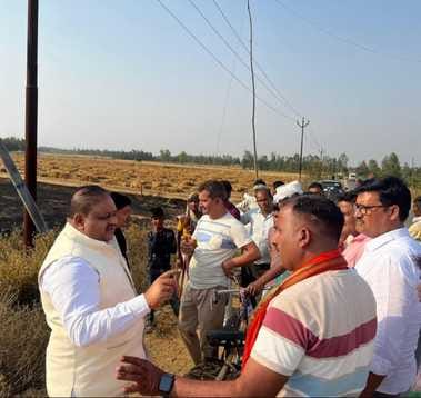 मदनापुर में हाईवे को जाम करते किसान। स्रोत: जागरुक पाठक मदनापुर में हाईवे को जाम करते किसान। स्रोत: जागरुक पाठक