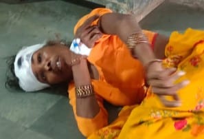 राजकीय मेडिकल कॉलेज में मरीज ने स्ट्रेचर पर खड़ा होकर हंगामा किया। संवाद राजकीय मेडिकल कॉलेज में मरीज ने स्ट्रेचर पर खड़ा होकर हंगामा किया। संवाद