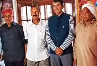 देहरा के मूहल पंचायत में बॉटनिकल पार्क में पहुंचे भाजपा नेता। स्रोत: भाजपा।