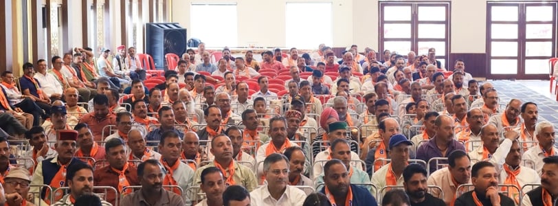 भाजपा प्रभारी श्रीकांत शर्मा का मटौर में स्वागत करते विधायक पवन काजल । स्रोत: भाजपा भाजपा प्रभारी श्रीकांत शर्मा का मटौर में स्वागत करते विधायक पवन काजल । स्रोत: भाजपा