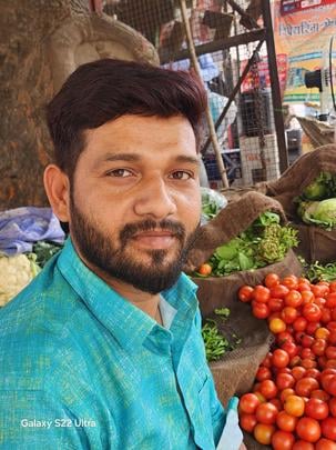 मैगलगंज में लगी सब्जी की दुकान। संवाद