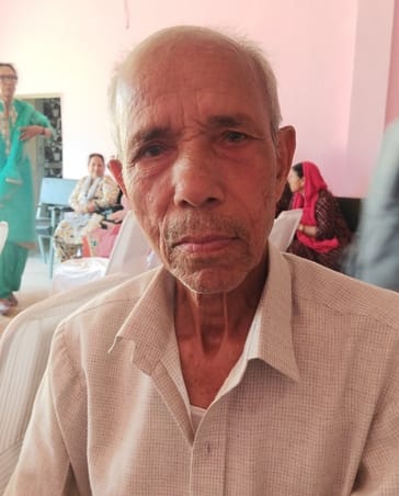 धर्मशाला के दाड़ी के धुम्मू शाह मेले में सजाई जा रही दुकानें। संवाद