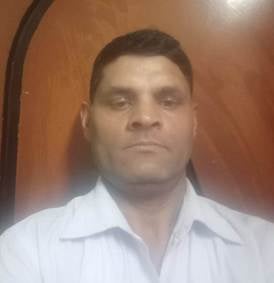 09सीटीके30 बड़ा बाजार में पाठ्यसामग्री खरीदने के लिए एक दुकान पर खड़े अभिभावक। स्रोत : अभिभाव 09सीटीके30 बड़ा बाजार में पाठ्यसामग्री खरीदने के लिए एक दुकान पर खड़े अभिभावक। स्रोत : अभिभाव