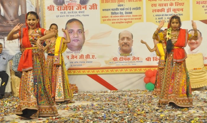 09सीटीके41.... .भगवान महावीर जयंती के लिए सजाया गया सिविल रोड। संवाद