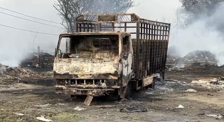 -फोटो 52 : बुधवार की रात बालोर के पास अवैध पीवीसी मार्केट में लगी भीषण आग। -फोटो 52 : बुधवार की रात बालोर के पास अवैध पीवीसी मार्केट में लगी भीषण आग।