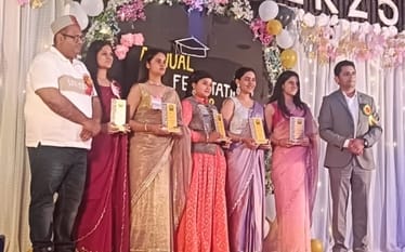 12 वर्षों से खस्ताहाल चंडीब्रांडा सडक़ पर सफर कर रहे ग्रामीण। संवाद